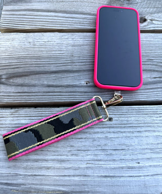 Camo Hot Pink on the Go Phone Wristlet #CPACK-CAMOHTPK