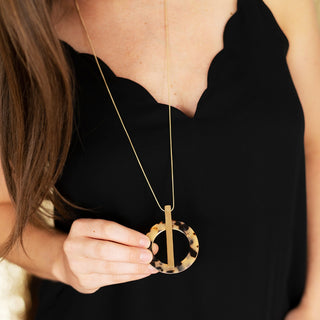 Tortoise Open Circle Necklace 
